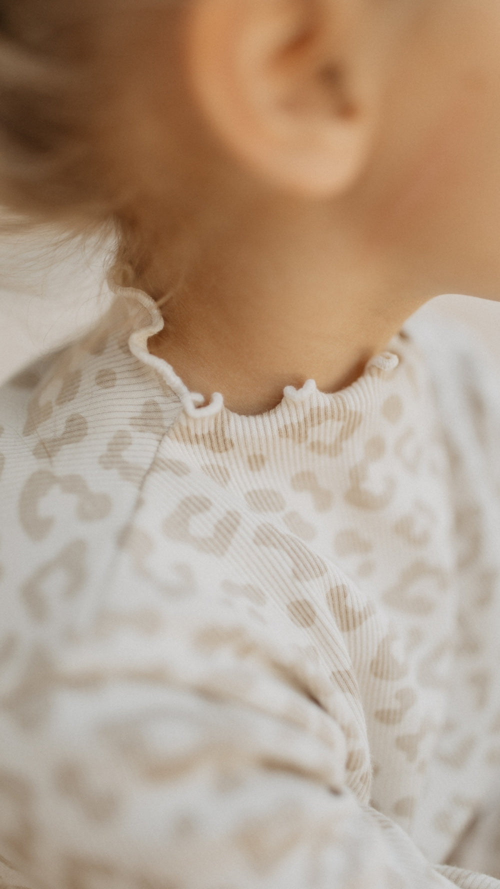 LONGSLEEVE | LEO MIT HOHEM KRAGEN