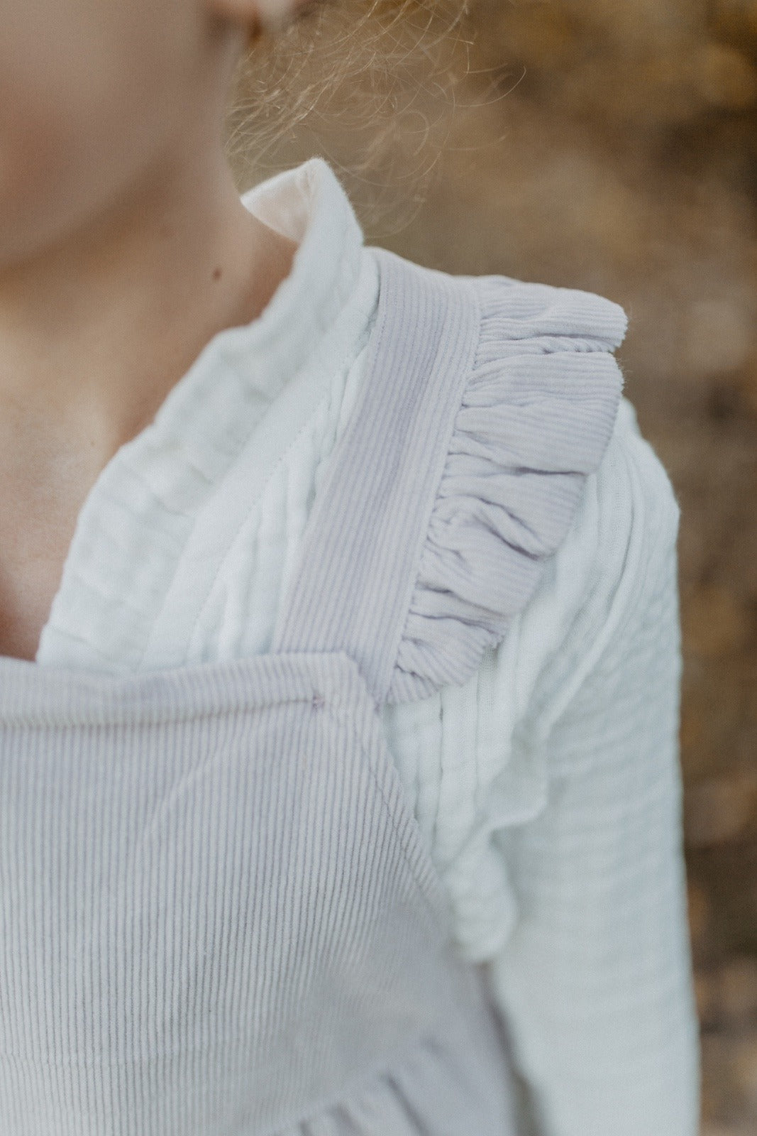 CORDKLEID | LAVENDER MIT RÜSCHENTRÄGERN